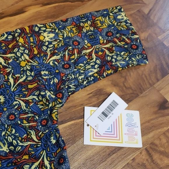 NEW LuLaRoe Kaleidoscope Print Irma - Picture 4 of 8